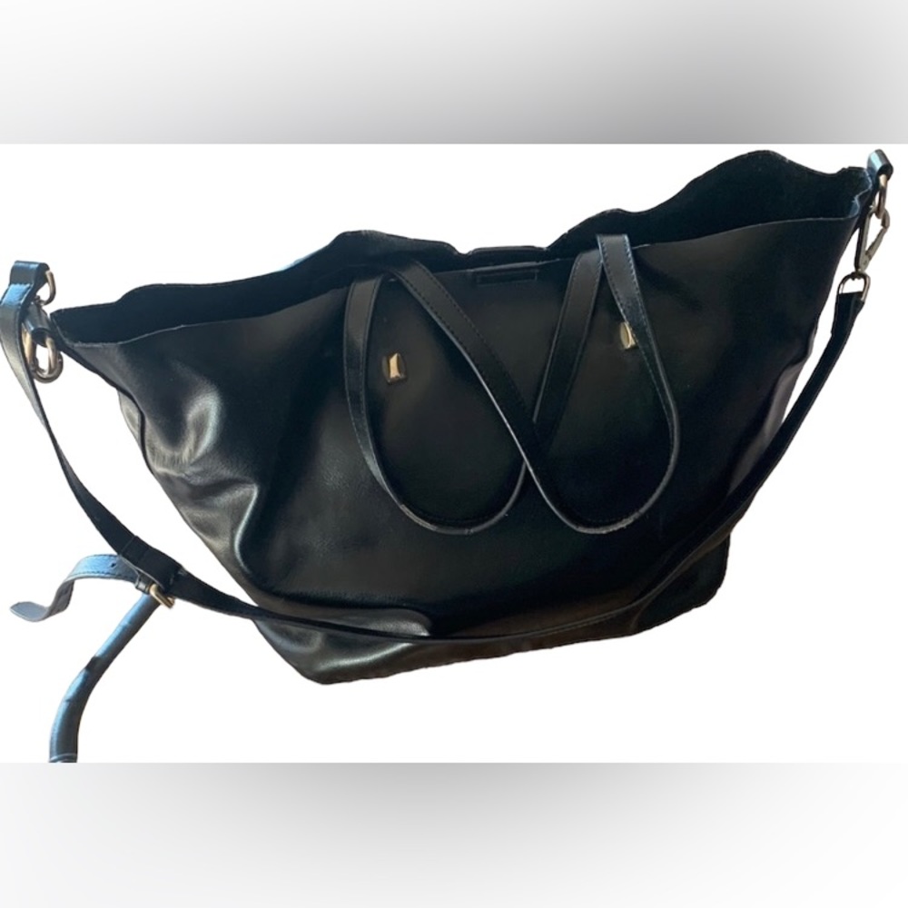 Monserrat De Lucca leather tote bag- Chic AND Functional!